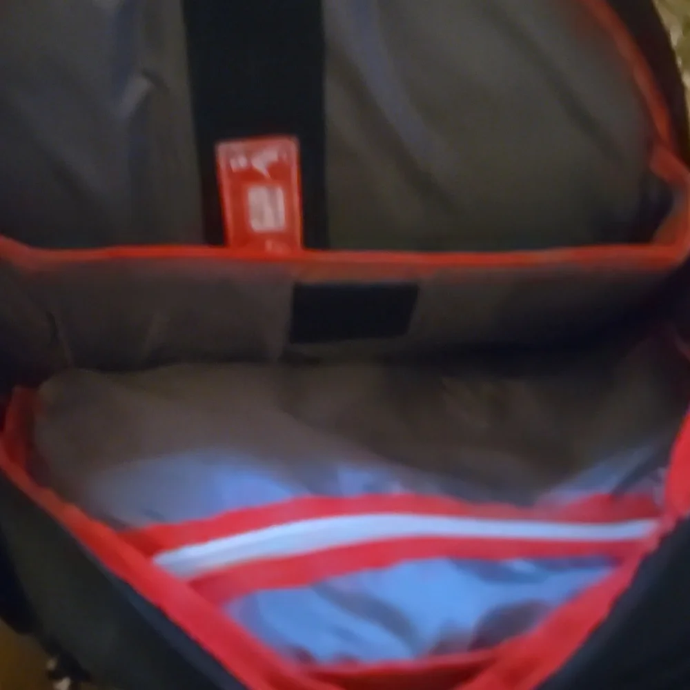 Magellan Black Backpack Red Trim XRay Friendly AirFlow Panel Excellent Condition